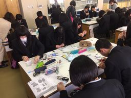 「つるし雛」の作成中