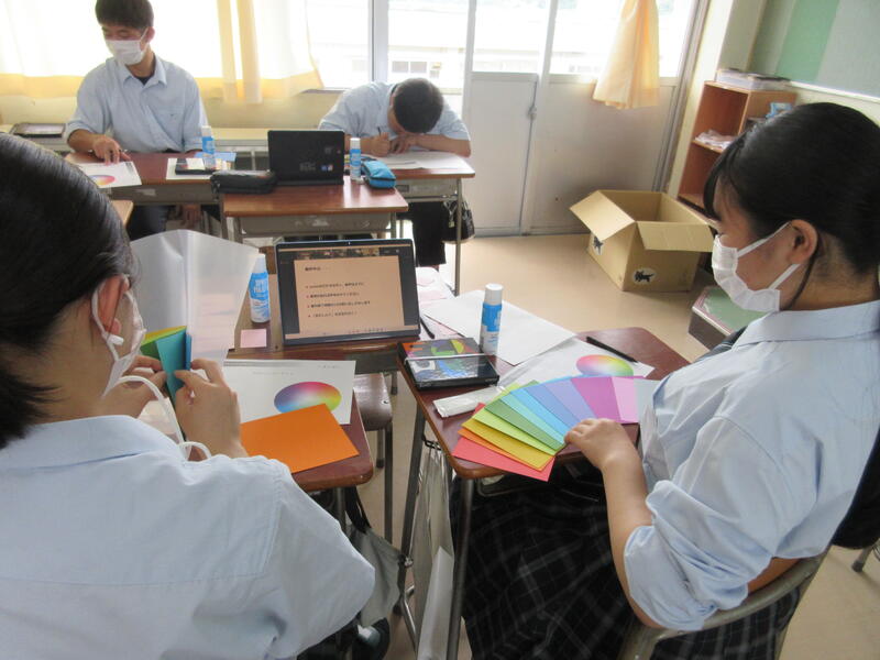 描く用紙を選んでいる最中 描く用紙を選んでいる最中