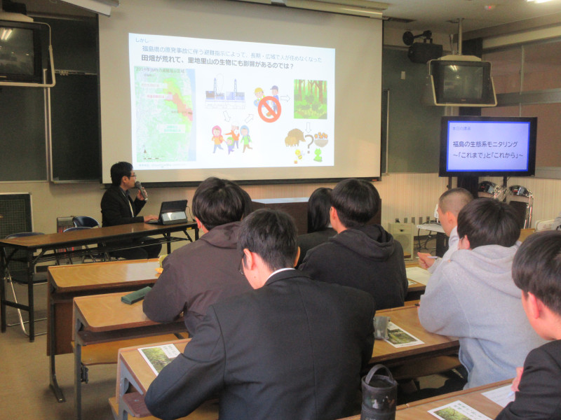 講話中の様子①