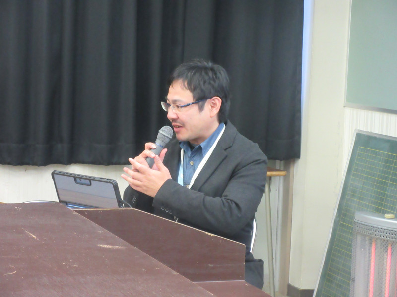 講話中の様子②